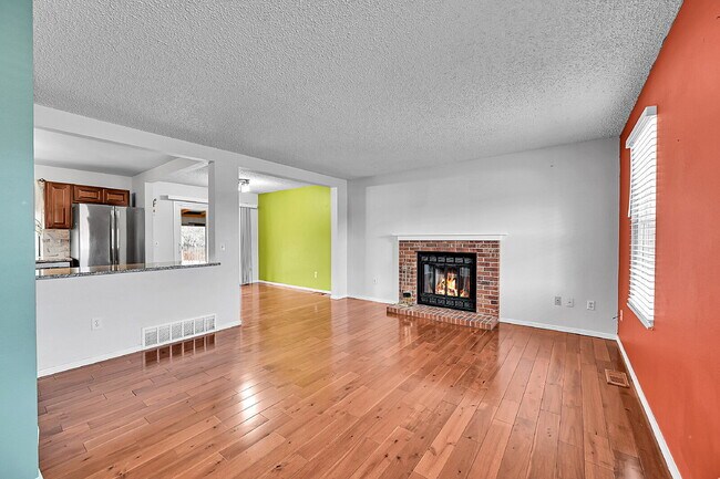 Foto del edificio - $2,200.95, $300 off the first month's rent, 4 Beds - 2 Bath, Single Family Home in Colorado Sprin...