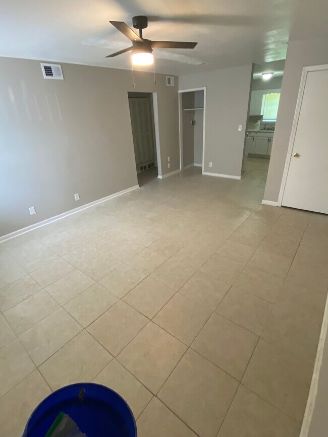 Building Photo - 3809 Carpenter Dr