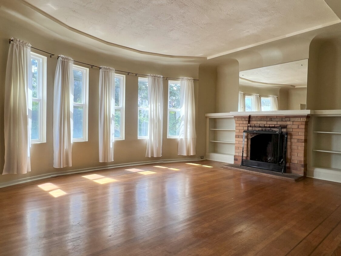 Living Room - 420 Hanover St