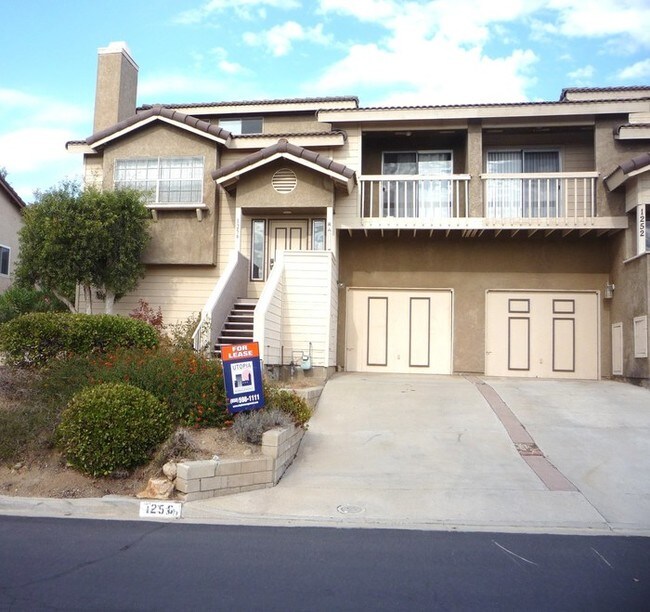 Spacious SplitLevel Duplex Style Home Condo for Rent in Escondido
