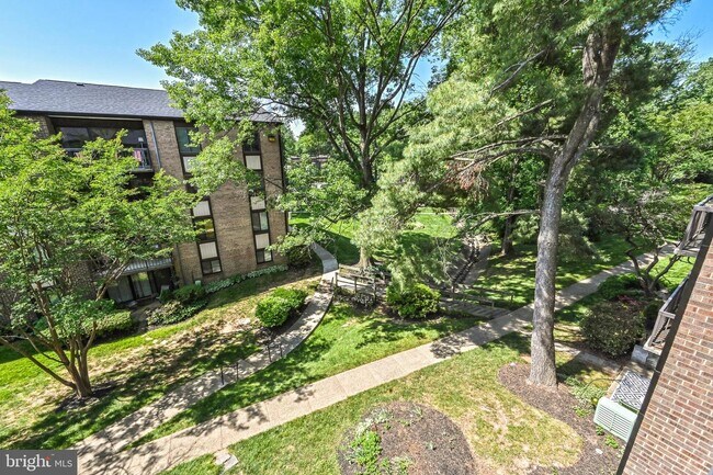 Foto del edificio - 9733 Kings Crown Ct