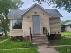 Building Photo - 1304 E 6th St