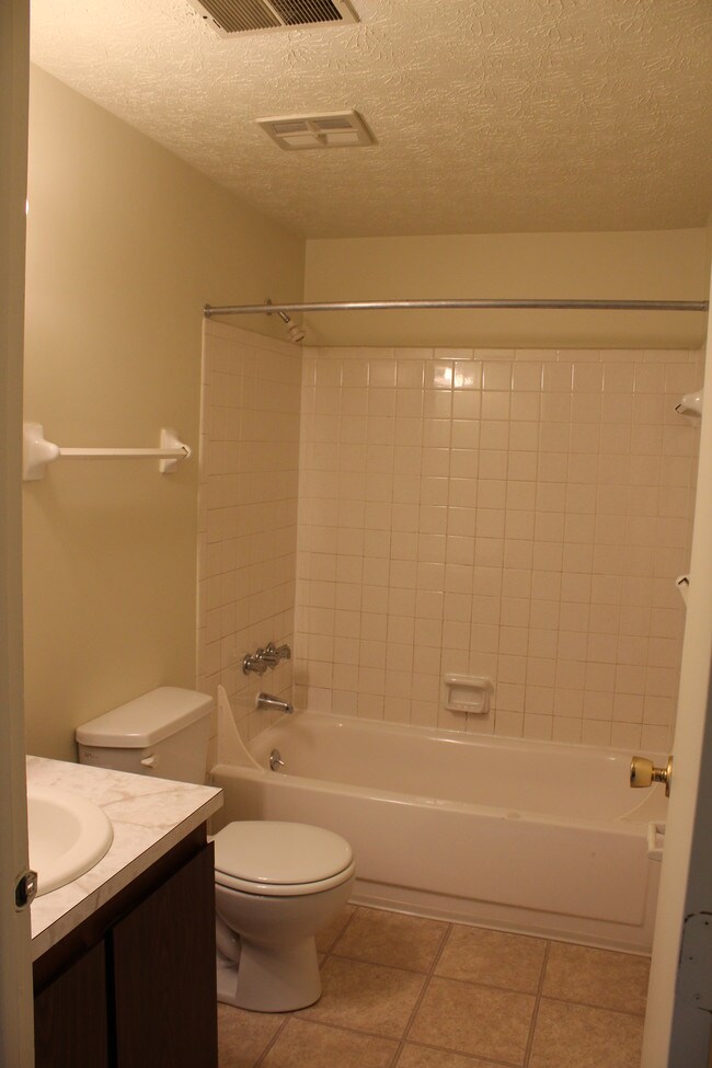 Bathroom Lighting Fixtures Louisville Ky mt. vernon rentals - louisville, ky | apartments Bathroom Lighting Fixtures Louisville Ky mt. vernon rentals - louisville, ky | apartments