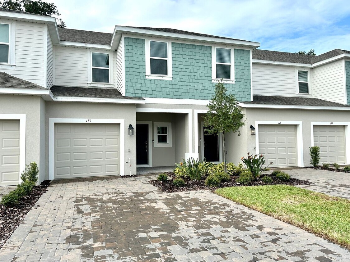 Primary Photo - Stylish 3Bedrooms 2.5Bath townhome-living ...