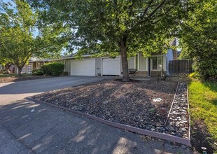 Building Photo - 6928 Trovita Way