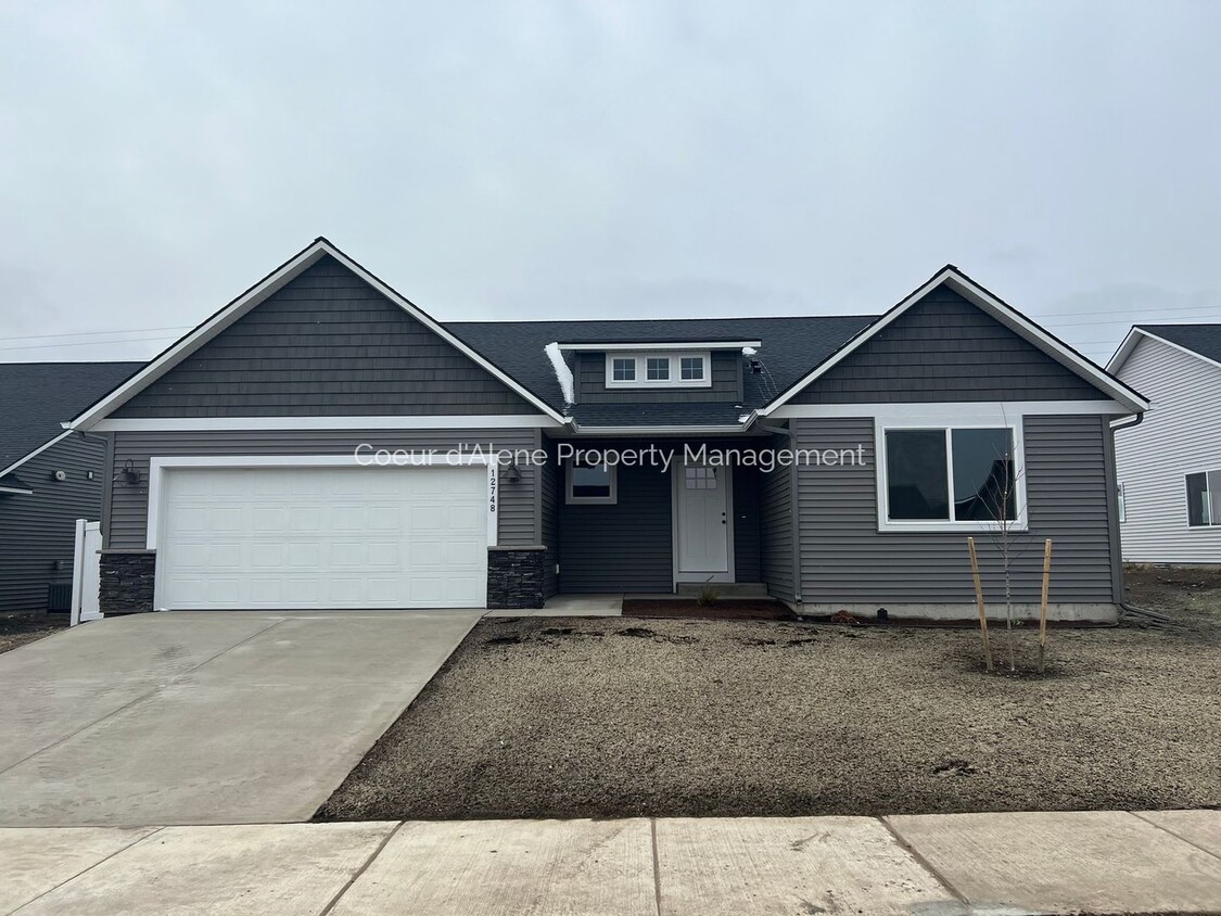 Foto principal - 3 bed, 2 bath house