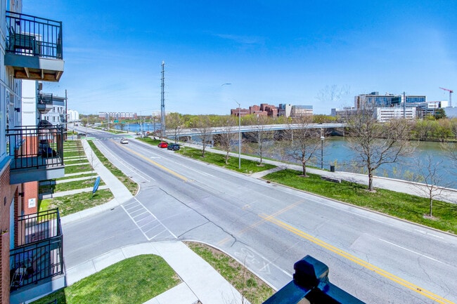 Building Photo - Riverview