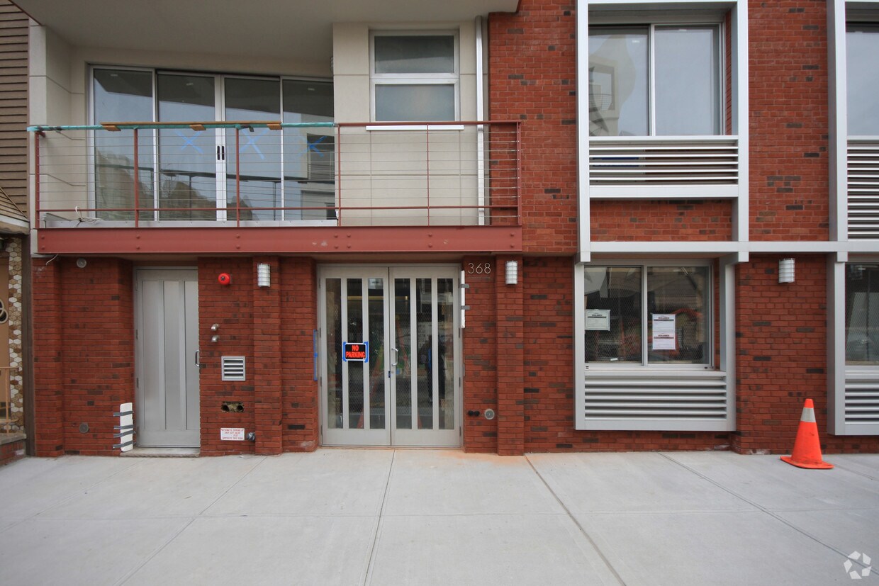 Foto del edificio - 368 Manhattan Ave