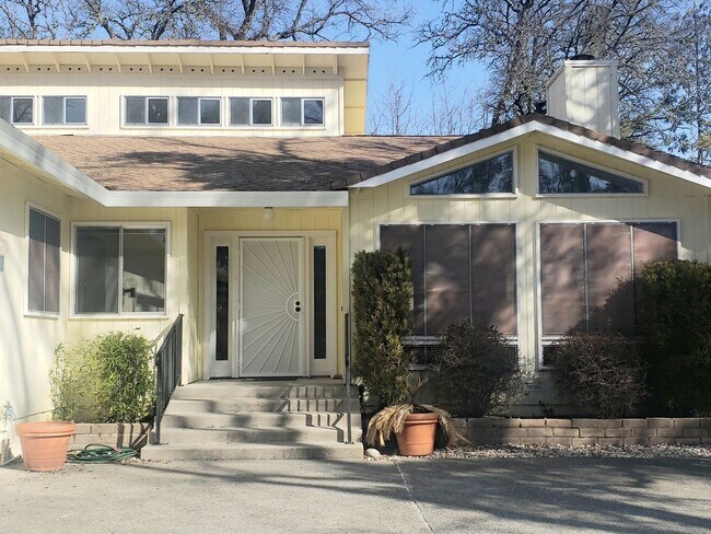 Building Photo - 3 br, 2 bath House - 12250 Lakeshore N.