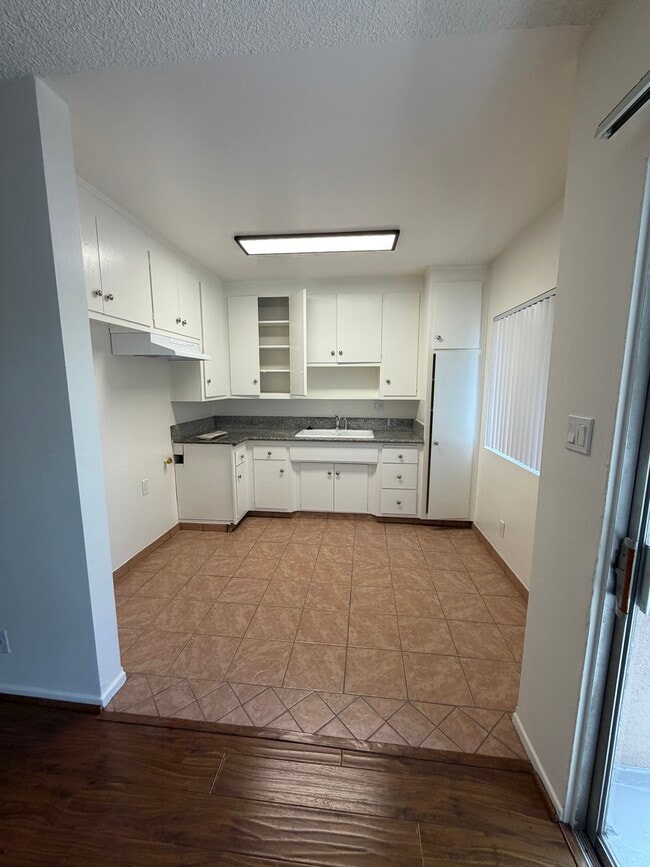 Building Photo - 1616 Armacost Ave