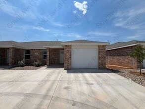 Building Photo - 2121 Bobwhite Ct