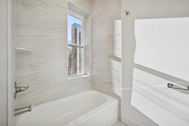 Foto del edificio - 5644 Blakemore St