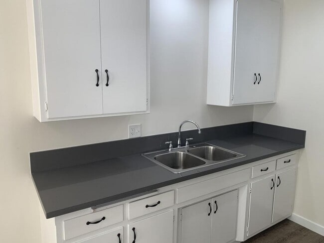 Building Photo - 7908 Duchess Dr. "D"
