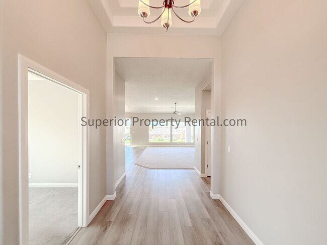 Foto del edificio - Gorgeous 3 bed, 3.5 bath 3 car garage home with views