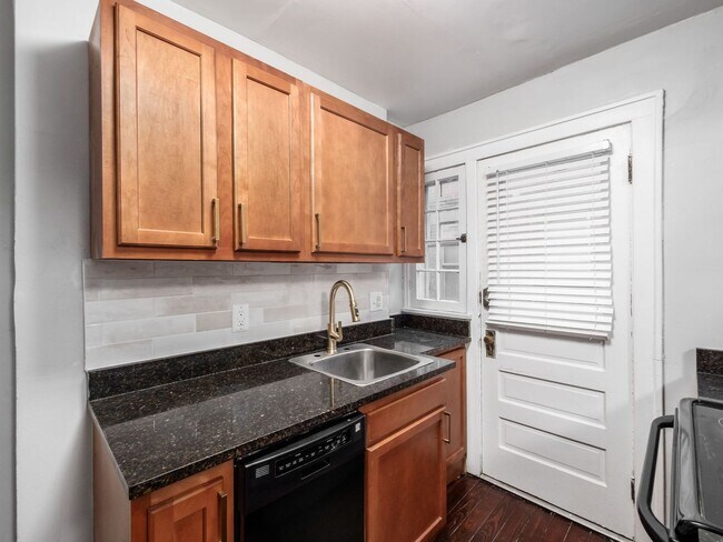 Foto del edificio - 83 W 1st Ave