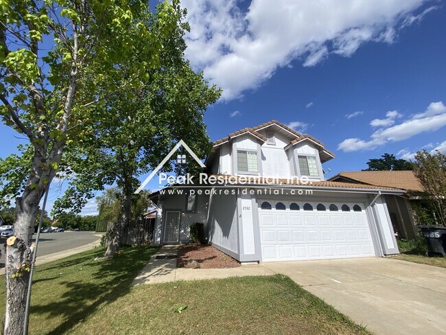 Foto del edificio - Lincoln 3bd/2.5ba House with 2 Car Garage ...