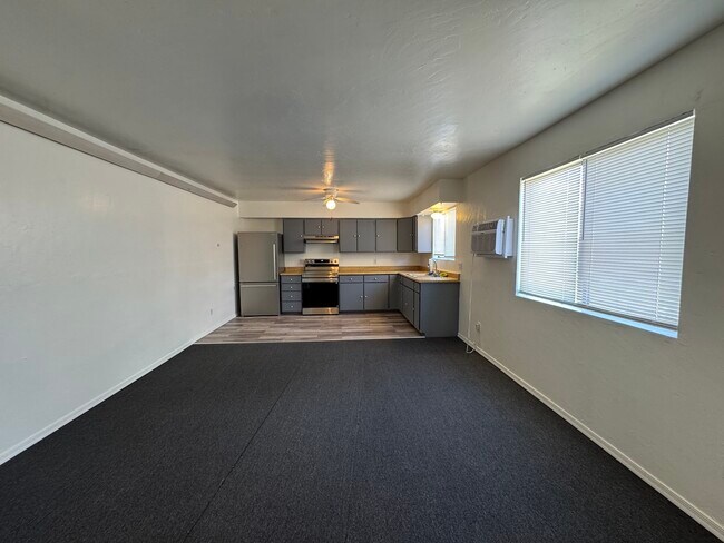 Building Photo - 2996 N Truwood Dr