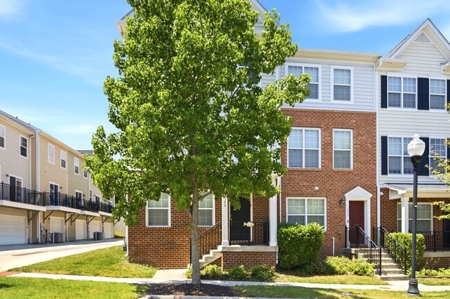 Building Photo - 300 Camillia Pl