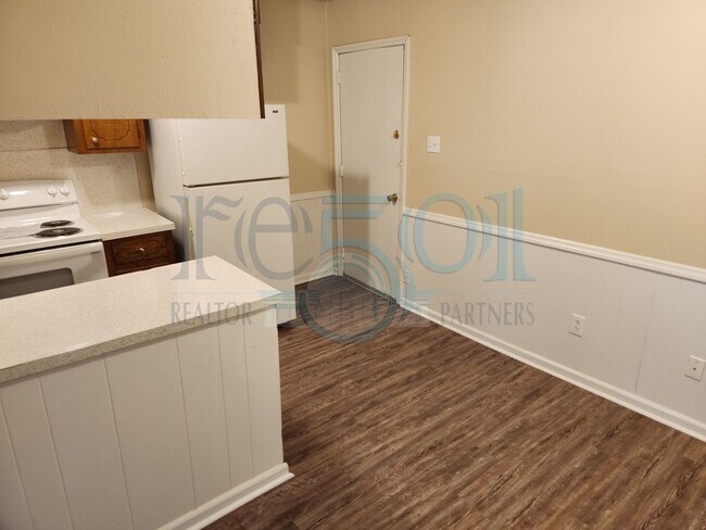 Building Photo - Newly Remodeled Townhouse in Hillcrest Area
