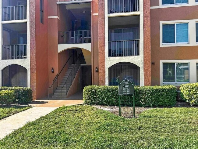 Foto del edificio - 1235 Reserve Way
