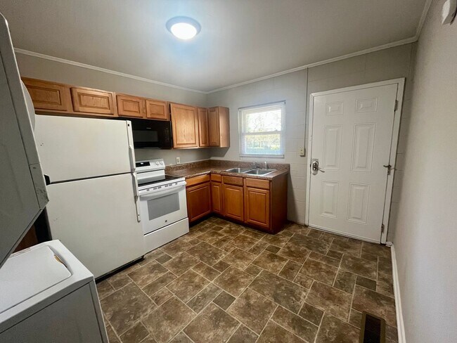 Foto del edificio - 2 Bedroom 1 Bath Duplex In Clemson