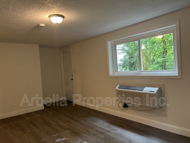 Building Photo - 1306 Windsor Ave