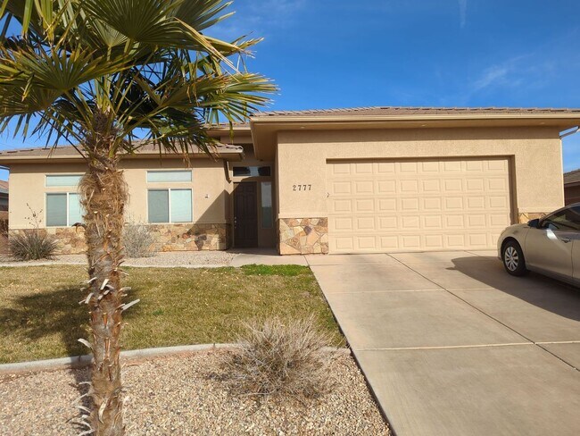 Foto del edificio - 4 Bedroom Home Near Pine View High School With 2 Car Garage