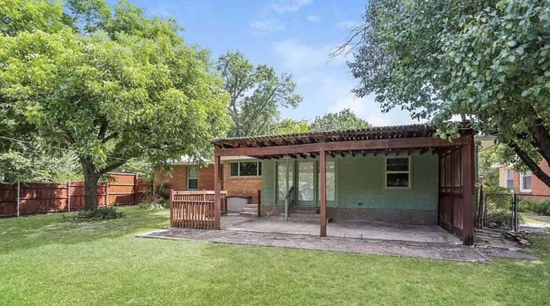 Primary Photo - 3620 W Seminary Dr
