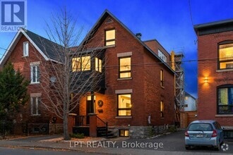 Building Photo - 323 Booth St