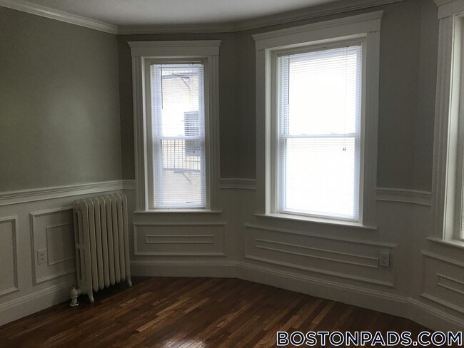 Building Photo - 49 Worthington St