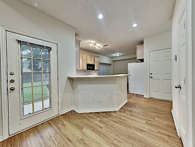 Building Photo - 3812 Waterford Dr