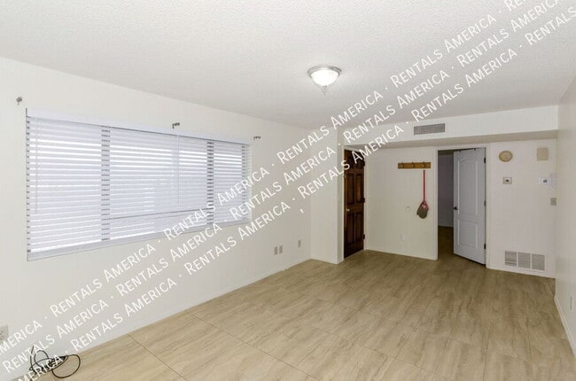 Building Photo - 3951 W Irvington Rd