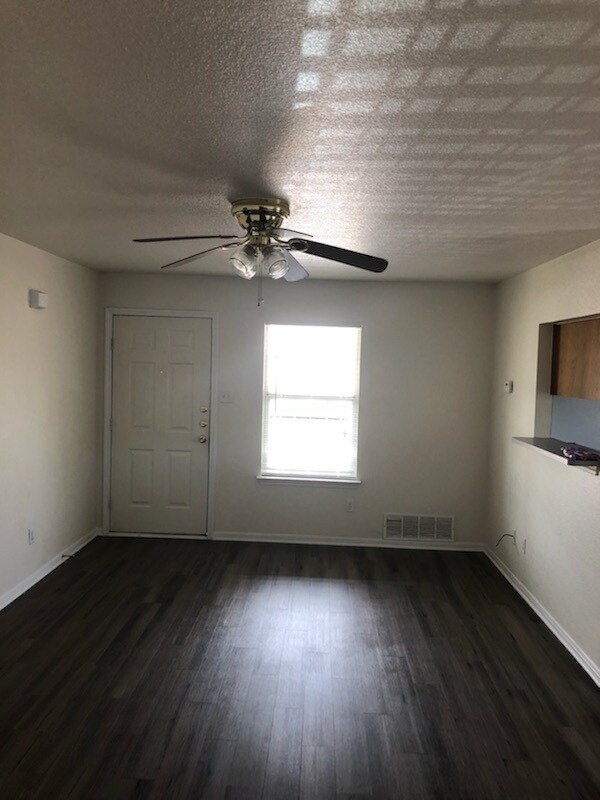 Foto principal - 105 W Truman Ave