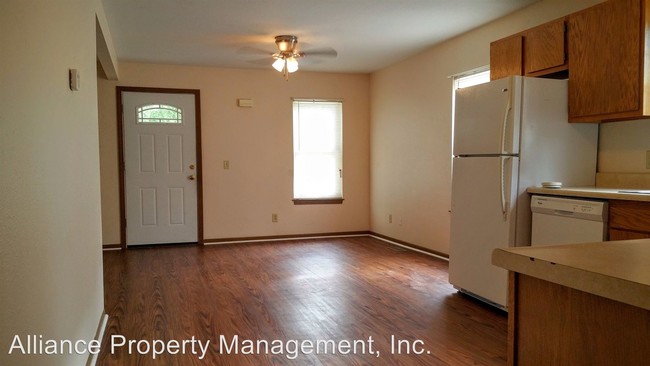 Building Photo - 815 Bluemont Ave