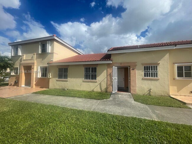 Foto del edificio - 240 NW 114th Ave