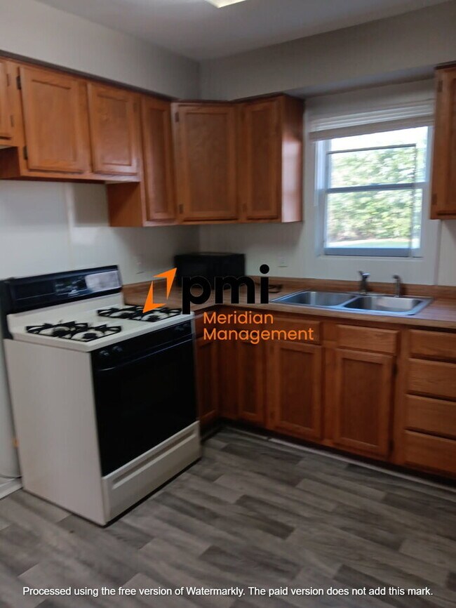 Foto del edificio - 1425 Lennox St