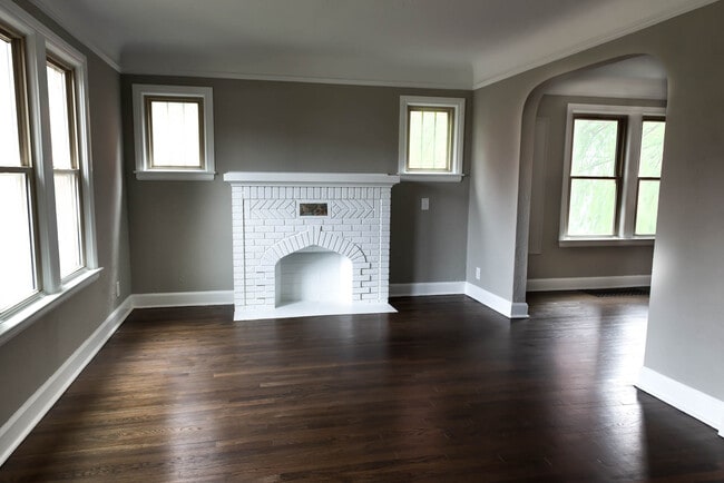 Building Photo - 789 Henrietta St