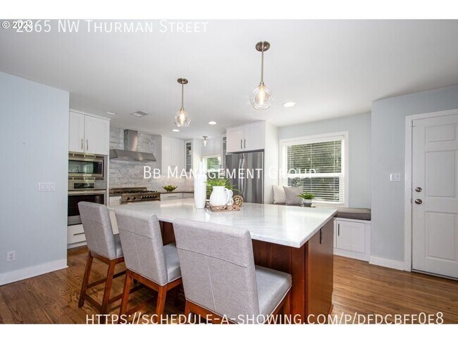 Foto del edificio - Completely Remodeled Modern Mid-Century Wi...