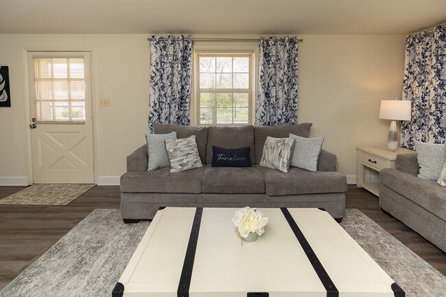 Building Photo - Chapel Valley Townhomes