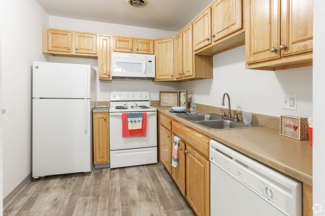 Primary Photo - Hanover Court Apartments