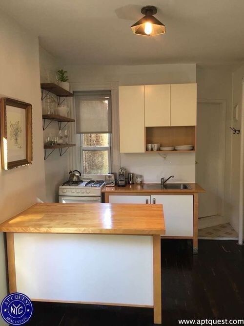 Primary Photo - 116 Perry St