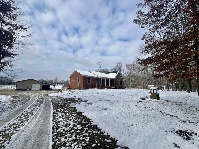 Foto del edificio - 13307 North Rd NW