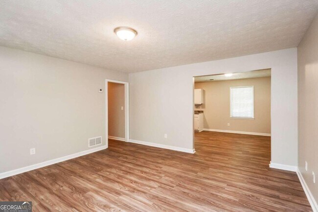 Building Photo - 6175 Green Acres Dr SW