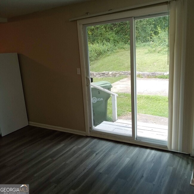 Building Photo - 2308 Boulevard Granada SW