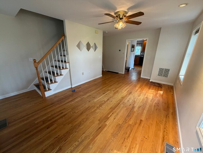 Building Photo - 612 Black Rock Tpke
