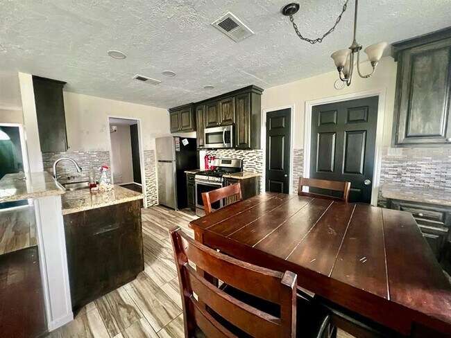 Foto del edificio - 9630 Arvin St