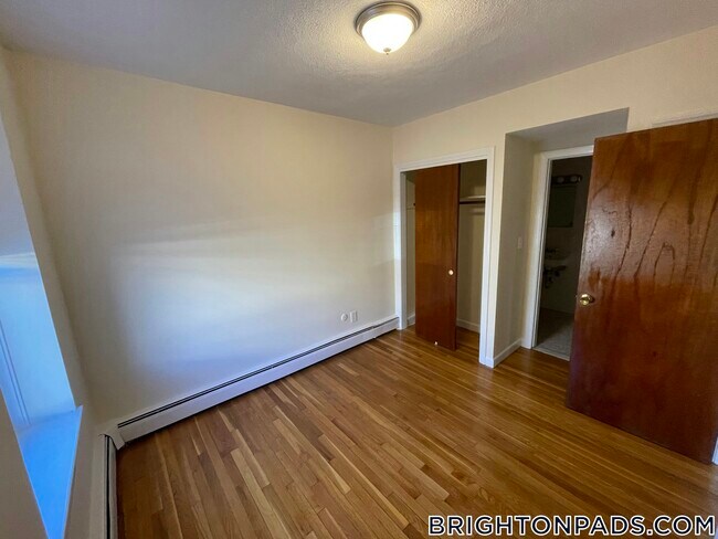 Foto del edificio - 164 N Beacon St