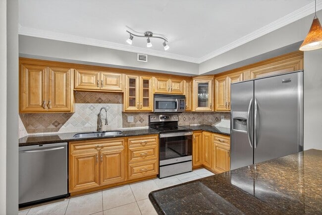 Foto del edificio - 382 Golfview Rd