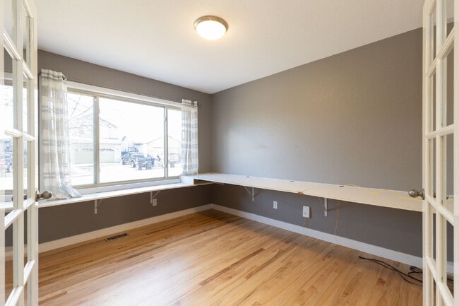 Building Photo - Desirable 3bdrm/3 bath in NW Longmont!