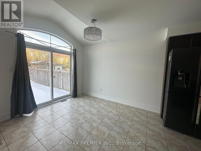 Building Photo - 240 Armstrong Cres